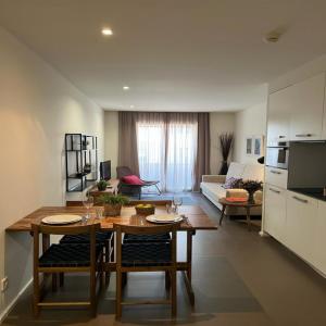 a kitchen and living room with a table and chairs at bnapartments Palacio in Porto