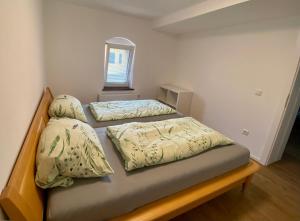 Voodi või voodid majutusasutuse Ferienwohnung in Seenähe! toas