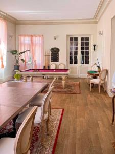 a living room with a table and a pool table at Room in Guest room - Vilmorais Rooms 