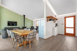 TV a/nebo společenská místnost v ubytování 4bed 4bath Sauna & Hot tub