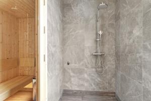Koupelna v ubytování 4bed 4bath Sauna & Hot tub