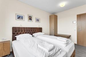 Postel nebo postele na pokoji v ubytování 4bed 4bath Sauna & Hot tub