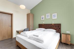 Postel nebo postele na pokoji v ubytování 4bed 4bath Sauna & Hot tub