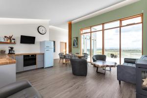 A seating area at 4bed 4bath Sauna & Hot tub