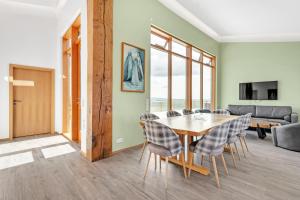 Posezení v ubytování 4bed 4bath Sauna & Hot tub
