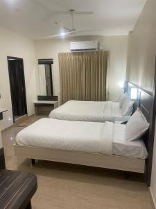 Postel nebo postele na pokoji v ubytování Avenue 11 Premium Stays Madurai