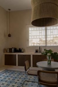 a kitchen with a table and chairs and a window at Narrativ Lofts - Numen - Stylish Hideaway in Campeche