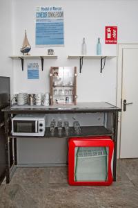 Kuchyň nebo kuchyňský kout v ubytování Hostal El Mercat