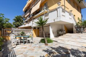 Balkón nebo terasa v ubytování Dream sea - 100 from the sea!