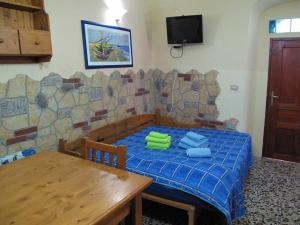 A television and/or entertainment centre at Diving Center Punta Stilo