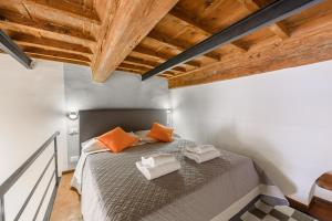 a bedroom with a bed with orange pillows on it at Classic Loft by Mmega in Florence