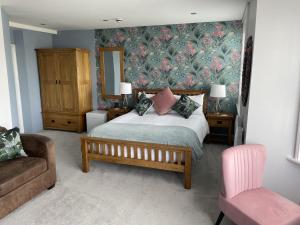 En eller flere senge i et værelse på Lantana Guest House