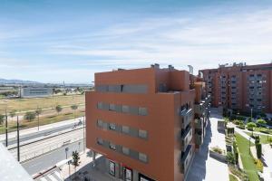 an overhead view of a building next to a street at Apartamento Fénix in Granada