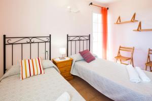 two beds sitting next to each other in a bedroom at Ca na Catalina in Sant Jordi