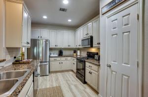 Φωτογραφία από το άλμπουμ του Community Pool Access Montgomery Retreat! σε Montgomery