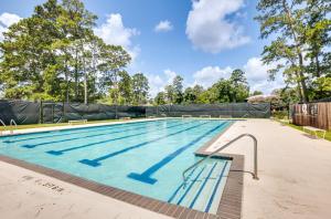 Bazén v ubytovaní Pet-Friendly Montgomery Retreat with Community Pool! alebo v jeho blízkosti