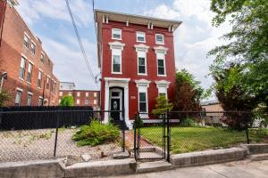 een rood bakstenen gebouw met een hek ervoor bij Suite near downtown Louisville, KY - Suite II in Louisville