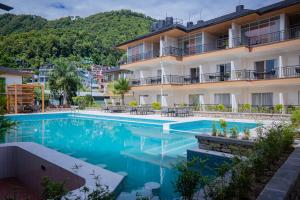 Majestic Lake Front Hotel & Suites 내부 또는 인근 수영장