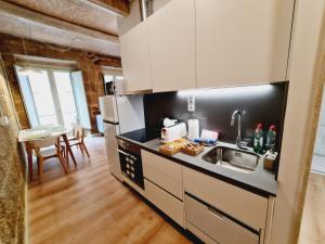 Kuchyň nebo kuchyňský kout v ubytování Edificio Amalia Rosina 1ºA