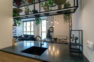 Kuchnia lub aneks kuchenny w obiekcie Loft Center Burgos by Unique Rooms