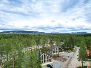an aerial view of a house in the woods at Nybyggda parhus i Idre in Idre Fjäll