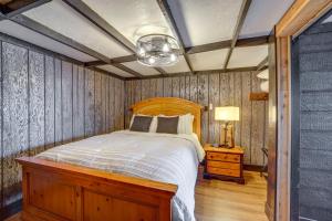 1 dormitorio con cama de madera en una habitación en Lakefront Grove Retreat Private Boat Slip and Dock! en Grove