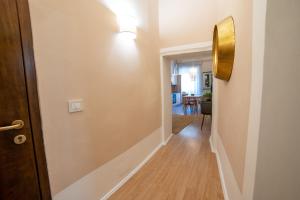 a hallway leading to a living room with a door and a hallway at Appartamento Casti in Montefiascone