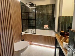 a bathroom with a toilet and a bath tub at Willa Gawra in Zakopane