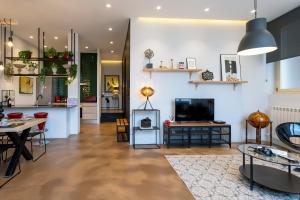 a living room with a table and a tv at Loft Center Burgos by Unique Rooms in Burgos