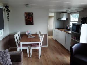 Η κουζίνα ή μικρή κουζίνα στο Chalet Heggemus Oisterwijk +30 φωτογραφίες