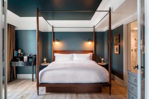 Cama ou camas em um quarto em Perry Lane Hotel, a Luxury Collection Hotel, Savannah