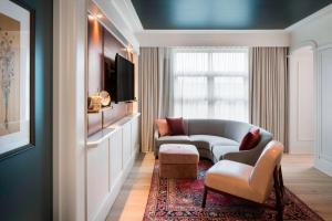 Uma área de estar em Perry Lane Hotel, a Luxury Collection Hotel, Savannah