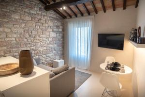 TV a/nebo společenská místnost v ubytování Xenios Assisi