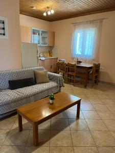 Gallery image of Christinas Apartment in Áyios Pétros +2 photos
