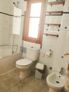 Ένα μπάνιο στο RESIDENCIA TORTUGA MORA +25 φωτογραφίες