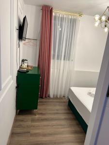 TV a/nebo společenská místnost v ubytování Boutique Hotel Honey