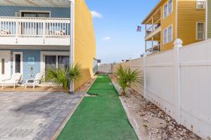 תמונה מהגלריה של 6404 Thomas Dr Unit 7 - Change of Seanery בפנמה סיטי ביץ'