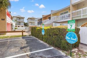 תמונה מהגלריה של 6404 Thomas Dr Unit 7 - Change of Seanery בפנמה סיטי ביץ'