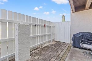 תמונה מהגלריה של 6404 Thomas Dr Unit 7 - Change of Seanery בפנמה סיטי ביץ'