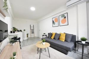 Telewizja i/lub zestaw kina domowego w obiekcie Nordik Apartments Village - Arroyo "Rovaniemi"