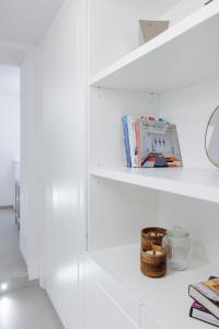Knihovna v apartmánu + 20 fotografií