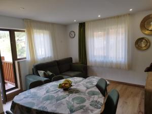 Ruang duduk di Apartamento Valle de Incles Orenetes WiFi Y PARKING HUT - 6058