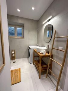 Koupelna v ubytování Corfu Town Apartment by Corfu Vacation Homes