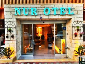 a nir used sign on the front of a store w obiekcie Nur Hotel w Kaş