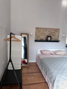 Posteľ alebo postele v izbe v ubytovaní Centrally Located Studio near Keleti Pályaudvar