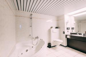 Koupelna v ubytování Hotel Ter Elst + 37 fotografií