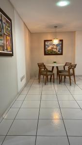 a dining room with a table and chairs at FLAT frente Mar Green Diamond in Vila Velha