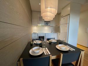Кухня или мини-кухня в Vuokatti Chalets Aarni
