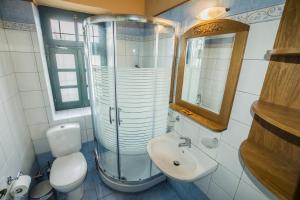 Koupelna v ubytování Gaia Guesthouse + 37 fotografií