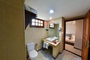 Koupelna v ubytování Riad Yacout